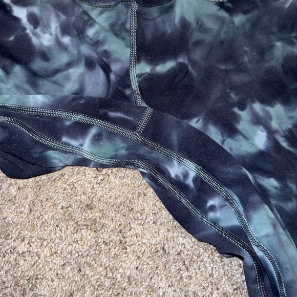 Lululemon size 8 align cropped leggings - Picture 4 of 6